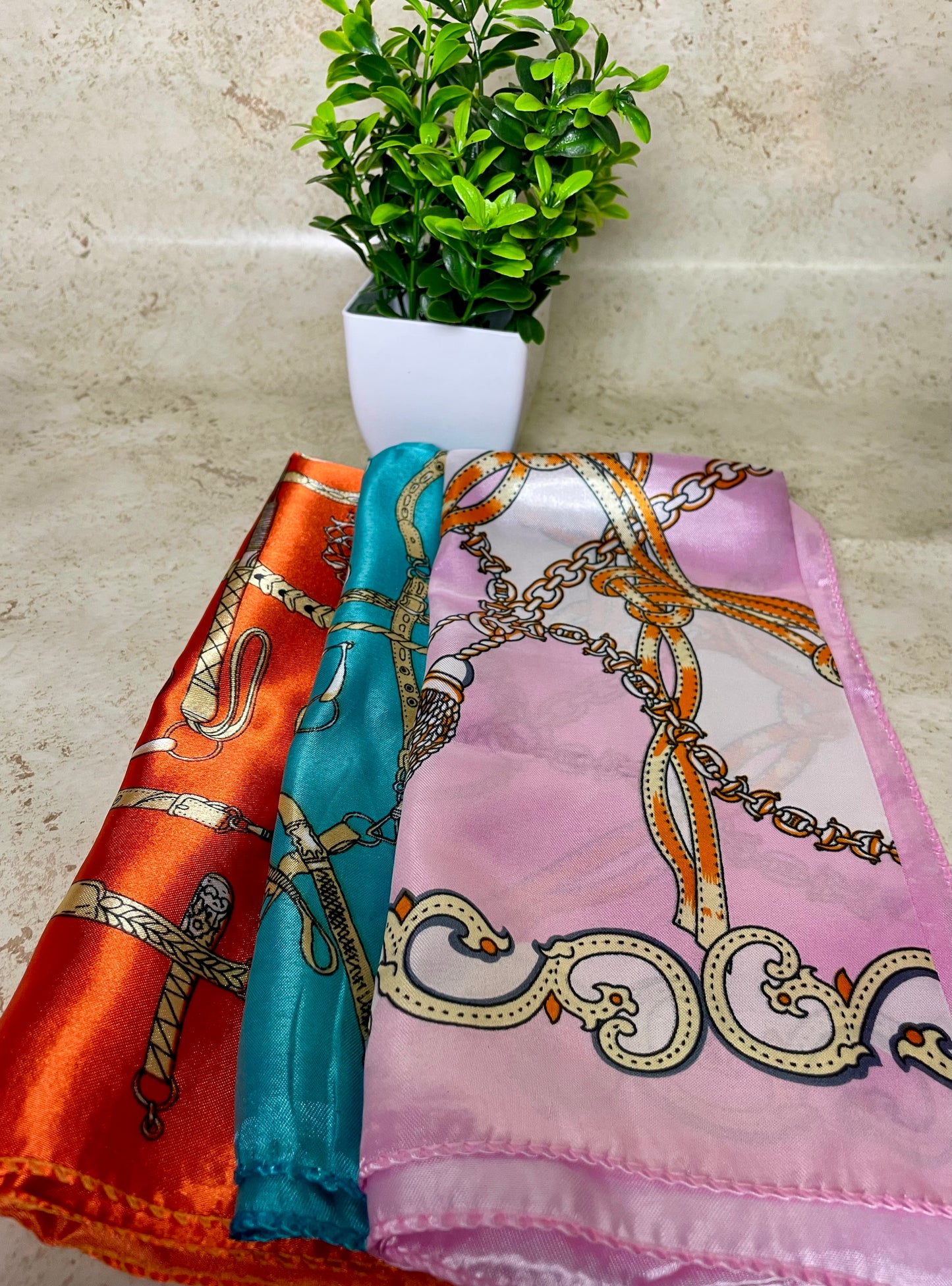Regal Chain Scarf