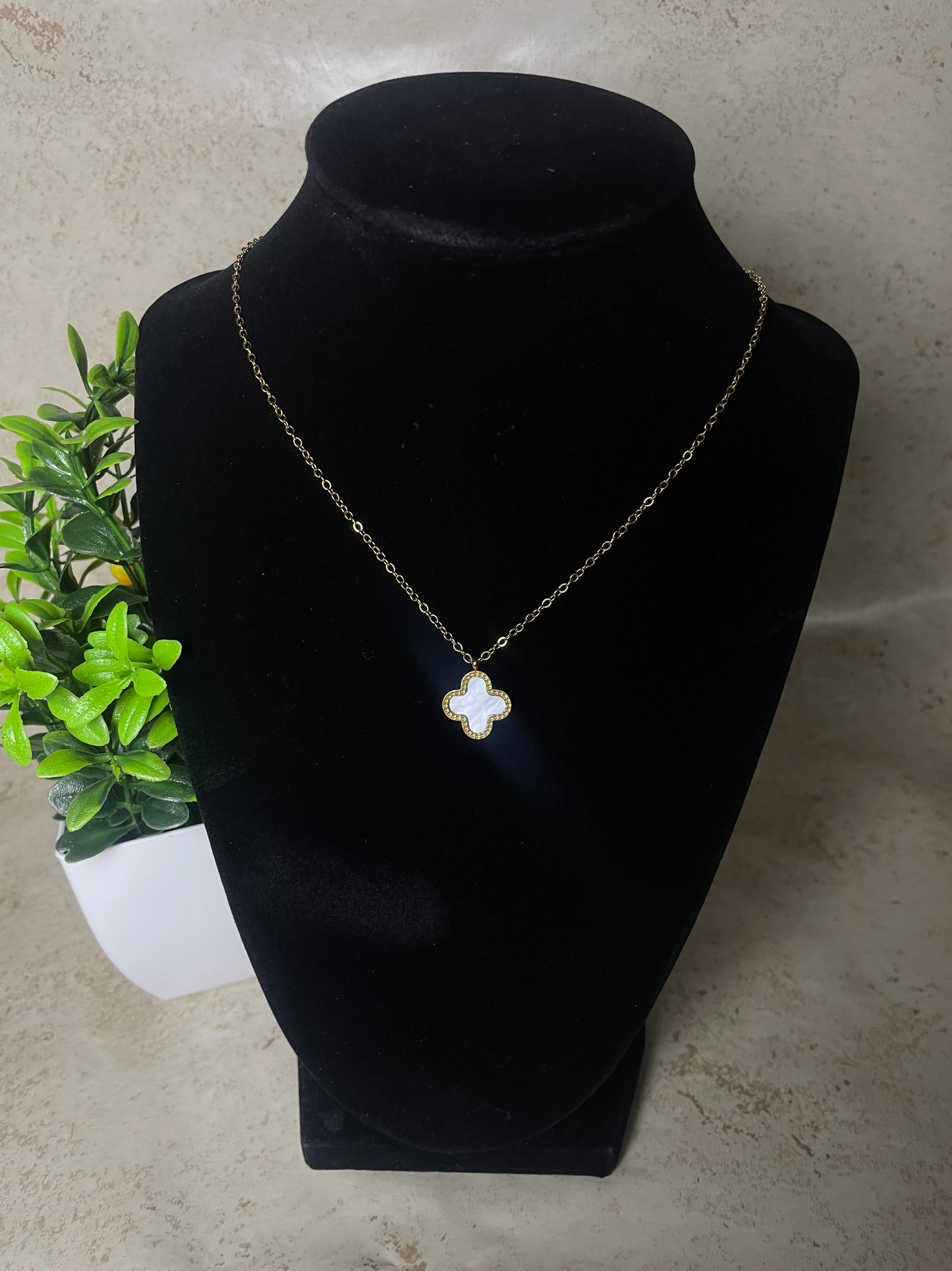 Royal Clover Necklace
